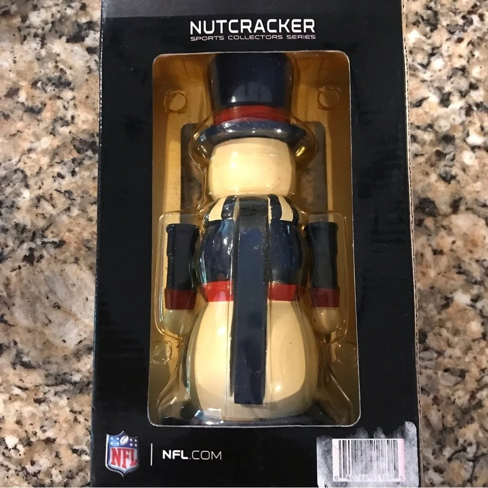 🏈NFL New Giants Snowman Nutcracker